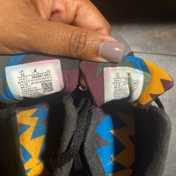 Sneakers - Picture 6 of 7